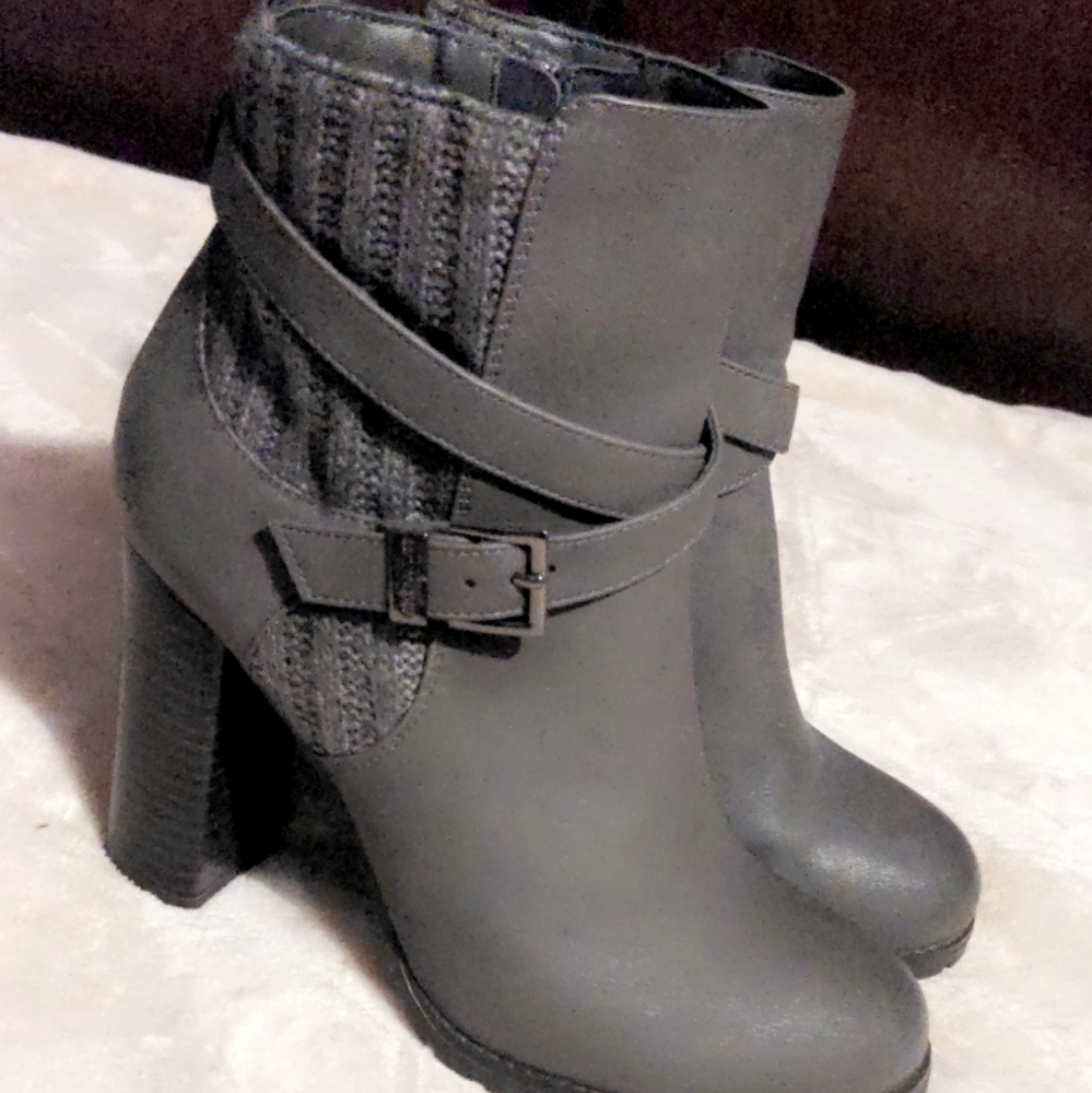 Juicy Couture Gray Booties